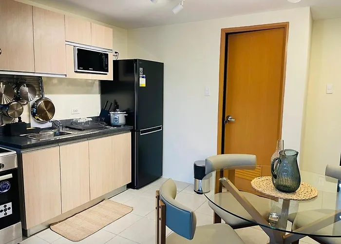 Sophisticated & Spacious Unit At Ama Tower 3415 Apartment *