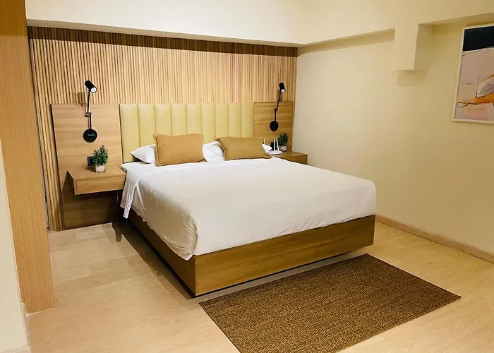 Sophisticated & Spacious Unit At Ama Tower 3415 * Manila