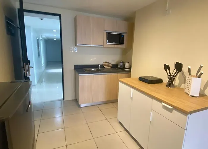 Sophisticated & Spacious Unit At Ama Tower 3415 Apartment *